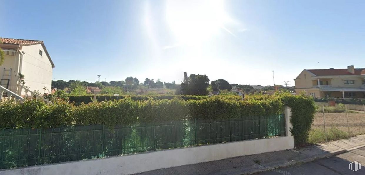 Land for sale at Calle Avellano, 4, El Álamo, Madrid, 28607 with house, plant, sky, land lot, asphalt, road surface, grass, landscape, urban design and city around