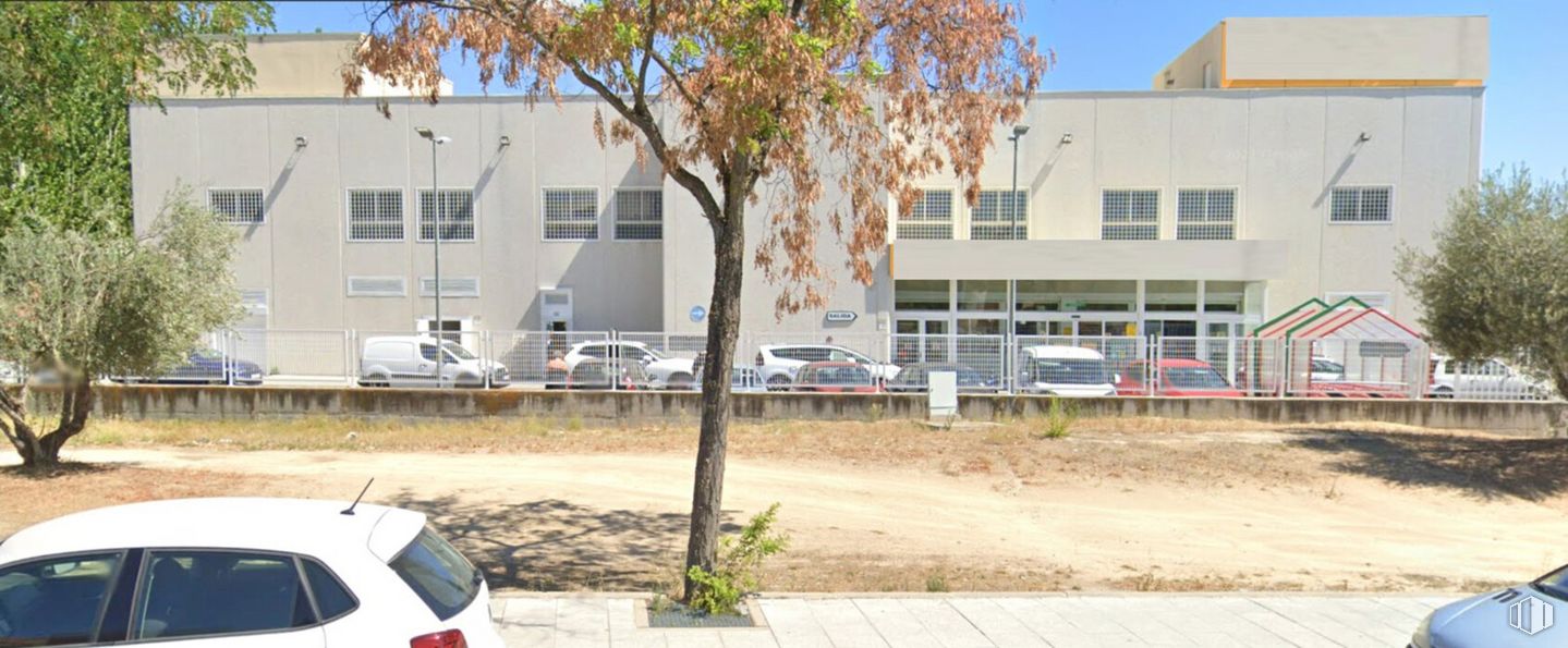 Local en alquiler en Ronda San Juan, Navalcarnero, Madrid, 28600 con coche, edificio, planta, propiedad, vehículo, ventana, cielo, árbol, vehículo de motor y diseño urbano alrededor