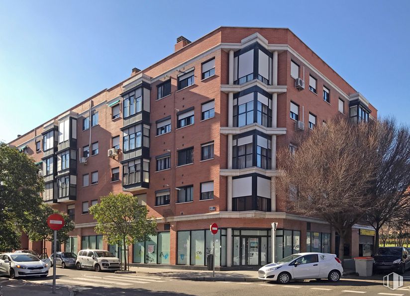 Local en venta en Calle Consenso, 16, Villaverde, Madrid, 28021 con coche, edificio, rueda, cielo, neumático, ventana, propiedad, vehículo, planta y árbol alrededor