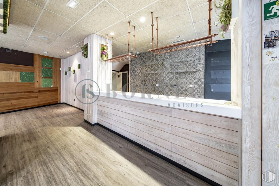 Retail for sale & for rent at Calle Jerónima Llorente, 1, Tetuán, Madrid, 28039 with flooring, wood, floor, ceiling, interior design, wood flooring, plank, composite material, hardwood and light fixture around