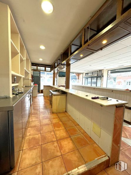 Retail for rent at Zona Nueva España, Villanueva de la Torre, Guadalajara, 19209 with lighting, cabinetry, wood, interior design, architecture, house, building, flooring, kitchen and floor around