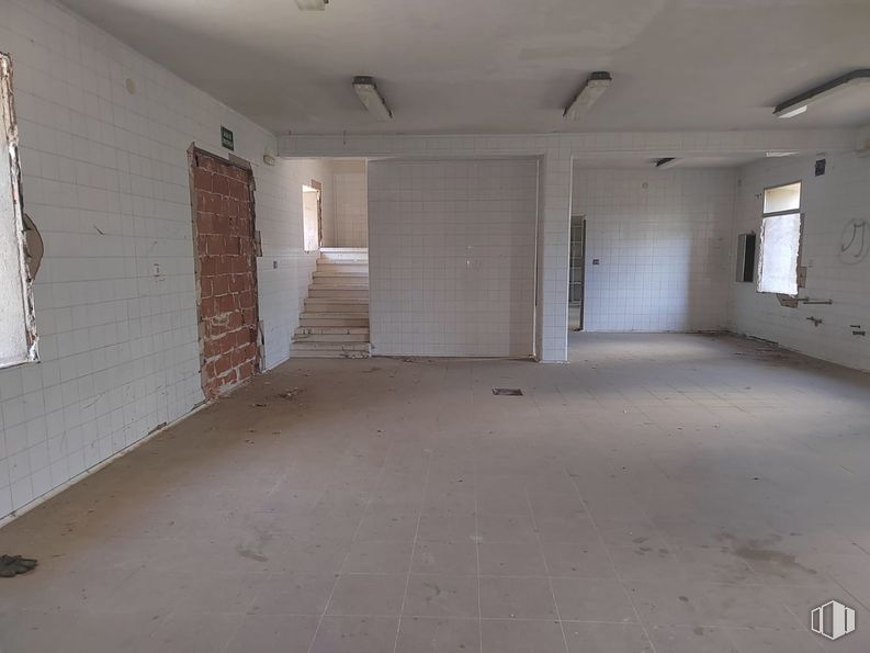 Nave en venta en Calle Cabañas, Cantimpalos, Segovia, 40360 con suelo, pared, suelos, techo, material compuesto, hormigón, material de construcción, iluminación natural, hall y escayola alrededor