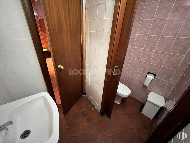 Local en venta en Calle Constitución, Daganzo de Arriba, Madrid, 28814 con fregadero, inodoro, marrón, propiedad, accesorio de plomería, baño, accesorio, madera, interiorismo y piso alrededor