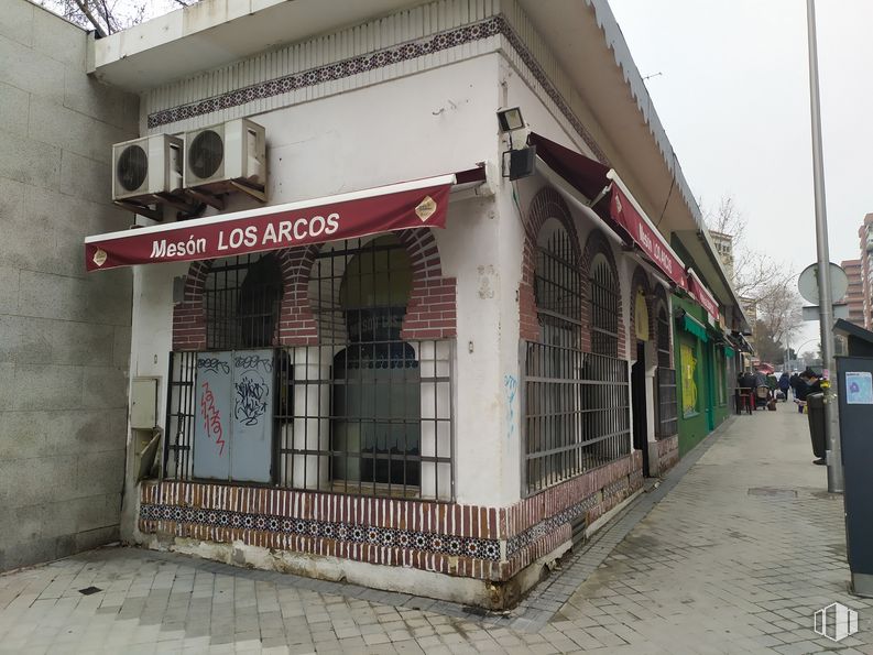 Local en alquiler en Zona Barrio del Pilar, Fuencarral - El Pardo, Madrid, 28029 con edificio, propiedad, cielo, ventana, fachada, gas, puerta, ciudad, uso mixto y carretera alrededor