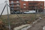 Land for sale at Calle Doctor Martín Arévalo, 11, Villaverde, Madrid, 28021 with van, building, car, window, land lot, road surface, sky, wire fencing, vehicle and residential area around