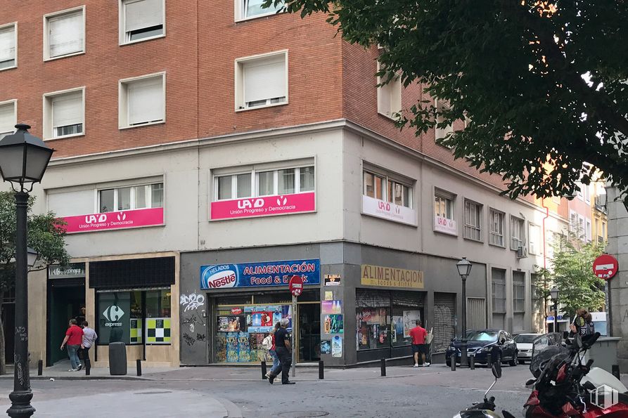 Local en alquiler en Calle Desengaño, Centro, Madrid, 28004 con edificio, ventana, persona, rueda, neumático, infraestructura, árbol, vehículo, diseño urbano y bienes raíces alrededor