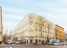 Office for rent at Calle Goya, 8, Salamanca, Madrid, 28001 with building, sky, cloud, land vehicle, wheel, car, tire, window, vehicle and architecture around