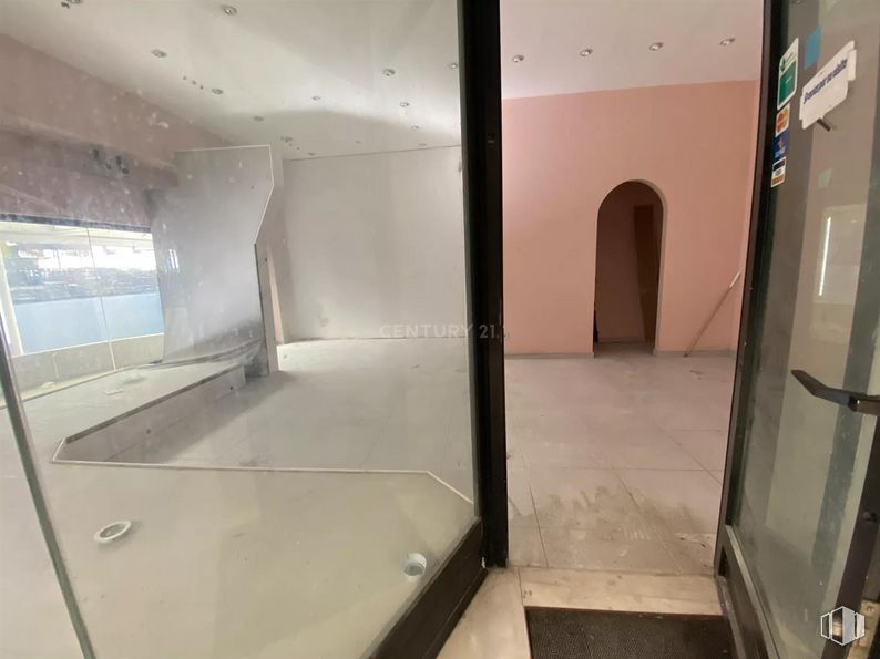 Retail for sale & for rent at Calle Cañadilla, Las Rozas de Madrid, Madrid, 28230 with property, fixture, interior design, architecture, floor, flooring, wall, composite material, ceiling and building around