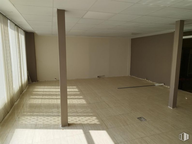 Nave en venta en Calle Transportistas, Numancia de la Sagra, Toledo, 45230 con madera, edificio, suelo, interiorismo, suelos, hall, propiedad material, madera dura, techo y accesorio alrededor