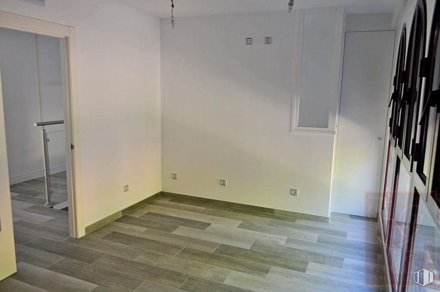 Local en alquiler en Calle Peñuelas, Daganzo de Arriba, Madrid, 28814 con edificio, accesorio, madera, suelo, diseño de interiores, piso, pasillo, bienes raíces, madera y techo alrededor