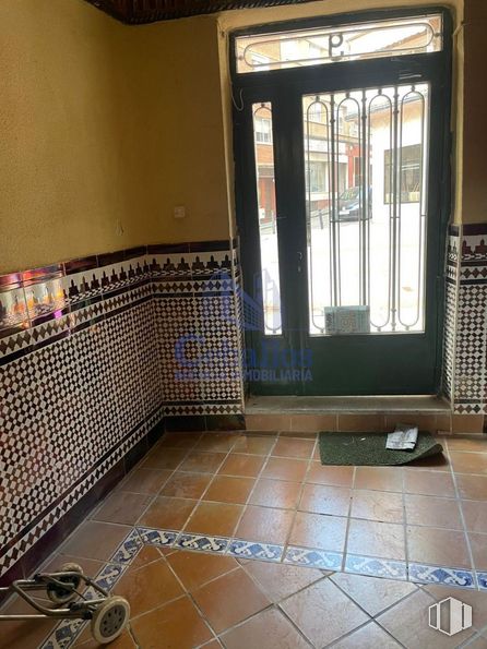 Office for rent at Calle San Roque, Guadalajara, 19002 with property, building, wood, tile flooring, interior design, house, floor, flooring, door and fixture around