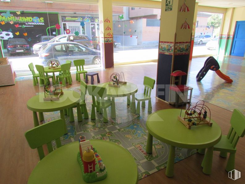 Retail for sale & for rent at Centro urbano, Talavera de la Reina, Toledo, 45600 with car, table, table top, chair, green, wheel, interior design, yellow, building and floor around