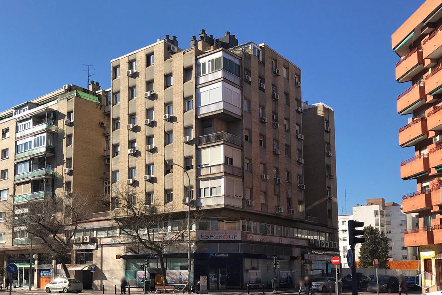 Retail for sale & for rent at Calle Doctor Esquerdo, 160, Retiro, Madrid, 28007 with building, sky, daytime, property, window, infrastructure, condominium, urban design, tower block and neighbourhood around