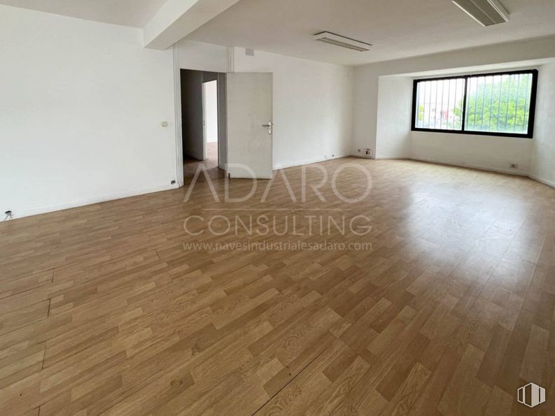 Industrial for sale & for rent at Zona industrial, Valdemoro, Madrid, 28343 with window, light fixture, property, fixture, wood, interior design, flooring, floor, hall and building material around