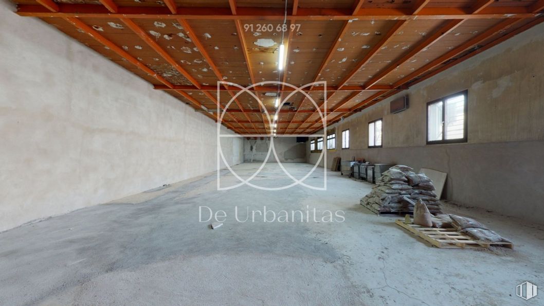 Nave en alquiler en Cobo Calleja, Fuenlabrada, Madrid, 28947 con ventana, alumbrado, edificio, interiorismo, suelo, madera, suelos, accesorio, material compuesto y hall alrededor