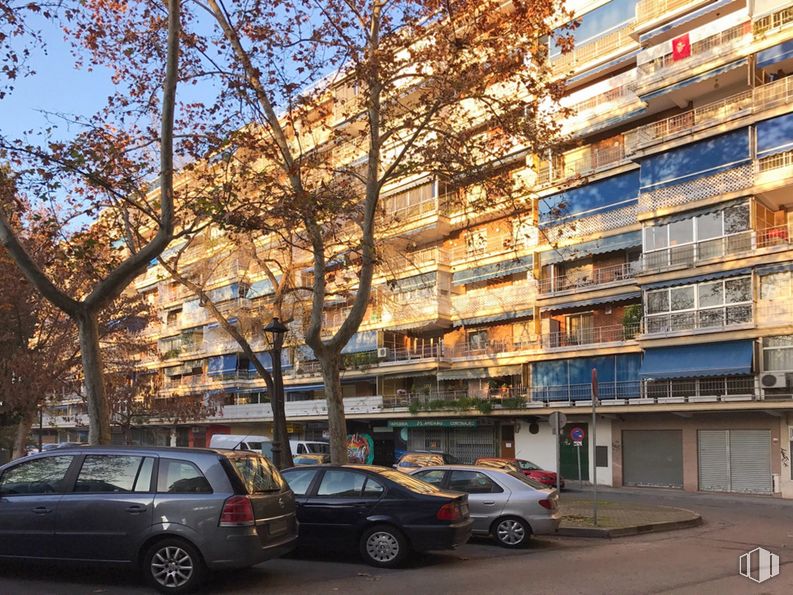 Local en venta en Calle Niza, 4, Móstoles, Madrid, 28936 con coche, edificio, neumático, ventana, rueda, luz de estacionamiento automotriz, vehículo terrestre, vehículo, día y planta alrededor