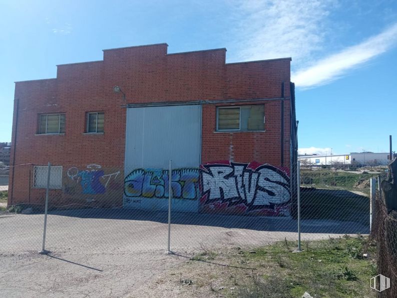 Nave en venta en Zona El Olivar, Colmenar Viejo, Madrid, 28770 con ventana, edificio, cielo, nube, planta, lote de terreno, arte, graffiti, fuente y fachada alrededor