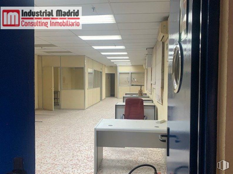 Nave en venta en Zona industrial, Coslada, Madrid, 28820 con escritorio, accesorio, interiorismo, suelo, edificio, propiedad material, silla, suelos, gas y vidrio alrededor