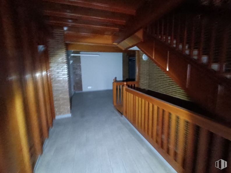 Oficina en venta en Calle Nueva, Toledo, 45001 con edificio, madera, interiorismo, suelo, tinte para madera, pared, casa, madera dura, suelos y puerta alrededor