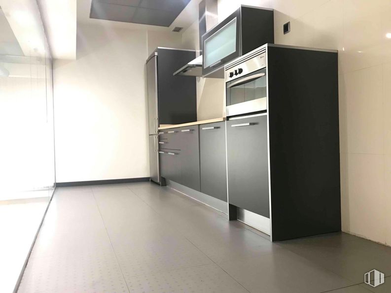 Oficina en venta en Polígono Industrial Sur, San Sebastián de los Reyes, Madrid, 28703 con ebanistería, encimera, mueble, edificio, cocina, cocina, electrodoméstico, aparato de cocina, casa y interiorismo alrededor