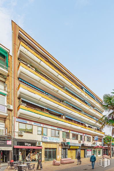 Local en alquiler en Calle Hospital, 7, Torrejón de Ardoz, Madrid, 28850 con cielo, durante el día, edificio, diseño urbano, edificio comercial, fachada, inmobiliario, metrópolis, venta al por menor y ciudad alrededor