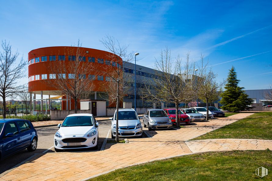 Nave en alquiler en Calle Margarita Salas, 6, Leganés, Madrid, 28919 con coche, edificio, cielo, neumático, rueda, vehículo terrestre, planta, vehículo, matrícula del vehículo y nube alrededor