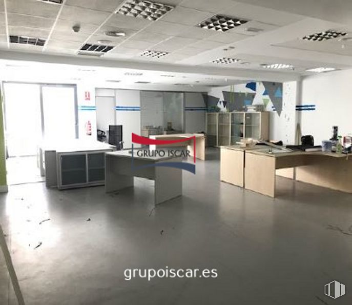 Oficina en venta en Calle Miguel Fleta, 8, San Blas - Canillejas, Madrid, 28037 con escritorio, ebanistería, mueble, mesa, accesorio, diseño automotriz, diseño de interiores, suelo, edificio y piso alrededor