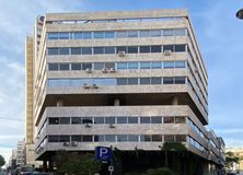 Office for sale at Edificio Hexágono, Calle Princesa, 25, Moncloa - Aravaca, Madrid, 28008 with building, sky, daytime, property, cloud, plant, window, tower block, condominium and urban design around