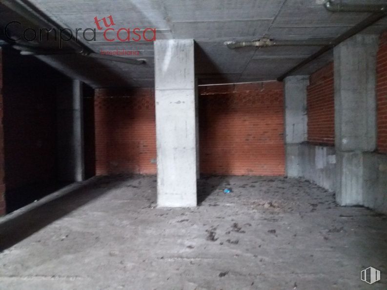 Local en alquiler en Zona José Zorrilla, Segovia, 40006 con piso, pavimento, pasillo, madera, material compuesto, edificio, gas, techo, hormigón y casa alrededor