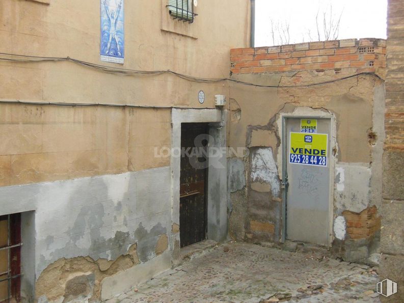 Land for sale at Casco Histórico, Toledo, 45002 with window, door, building, wood, house, wall, rural area, gas, facade and brick around