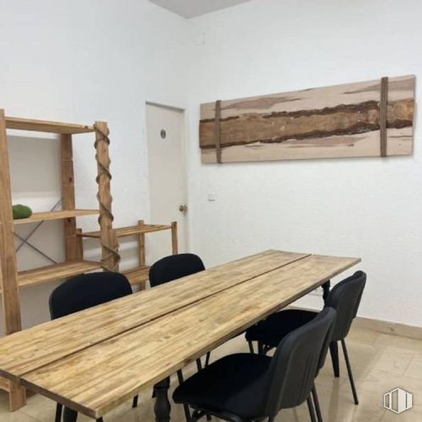 Oficina en alquiler en Calle Colegiata, 13, Centro, Madrid, 28012 con mesa, silla, mueble, propiedad, madera, interiorismo, suelos, tinte para madera, suelo y madera dura alrededor