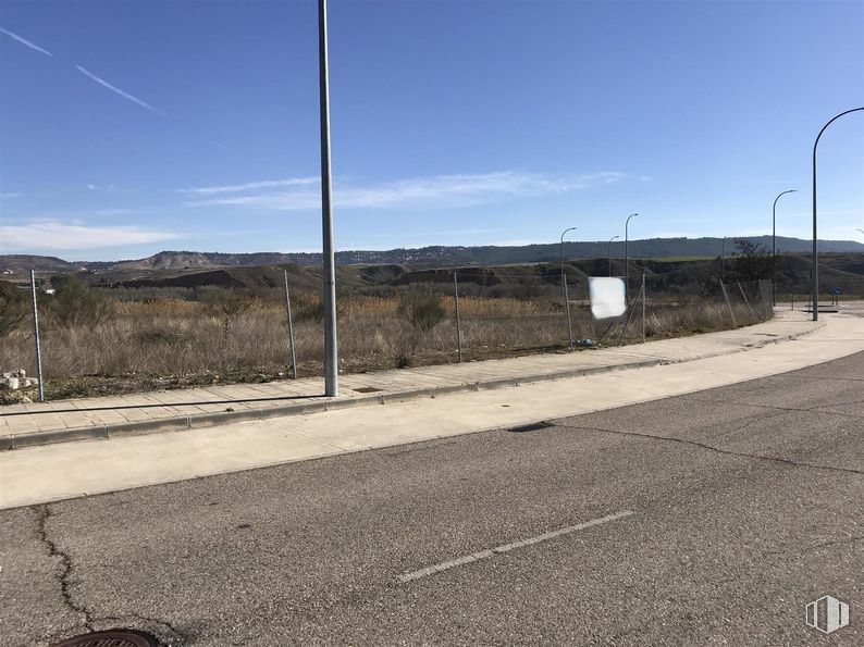 Land for sale at Calle Aceña, Guadalajara, 19004 with street light, sky, cloud, road surface, asphalt, tar, overhead power line, sidewalk, plain and landscape around