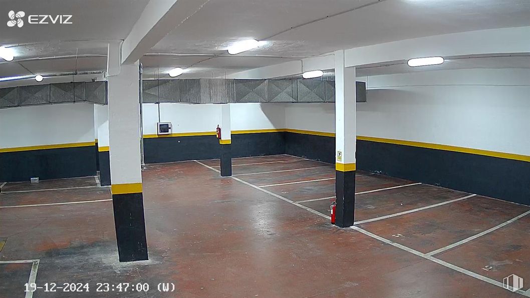 Industrial for sale & for rent at Calle Lago Constanza, 7, Ciudad Lineal, Madrid, 28017 with flooring, floor, ceiling, basement, parking lot, parking, hall, subcompact car and garage around