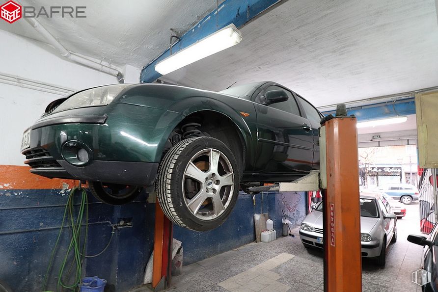 Nave en venta en Calle de la Oca, Carabanchel, Madrid, 28025 con rueda, coche, neumático, vehículo terrestre, vehículo, iluminación del automóvil, capó, neumático de automoción, diseño automovilístico y banda de rodadura alrededor