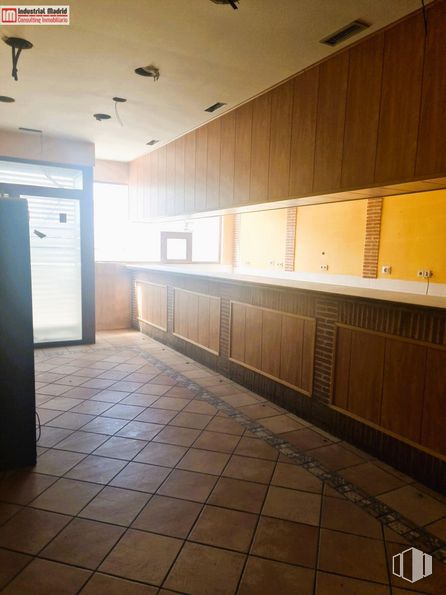 Retail for sale at Polígono Industrial Puerta de Madrid, Casarrubuelos, Madrid, 28978 with cabinetry, lighting, flooring, interior design, wood, floor, wall, material property, real estate and house around