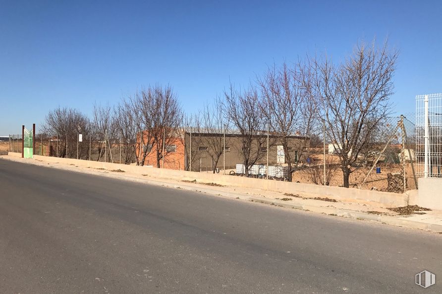 Land for sale at Camino Aliagosa, 15, Tarancón, Cuenca, 16400 with building, sky, road surface, asphalt, tree, land lot, natural landscape, sunlight, freezing and plant around