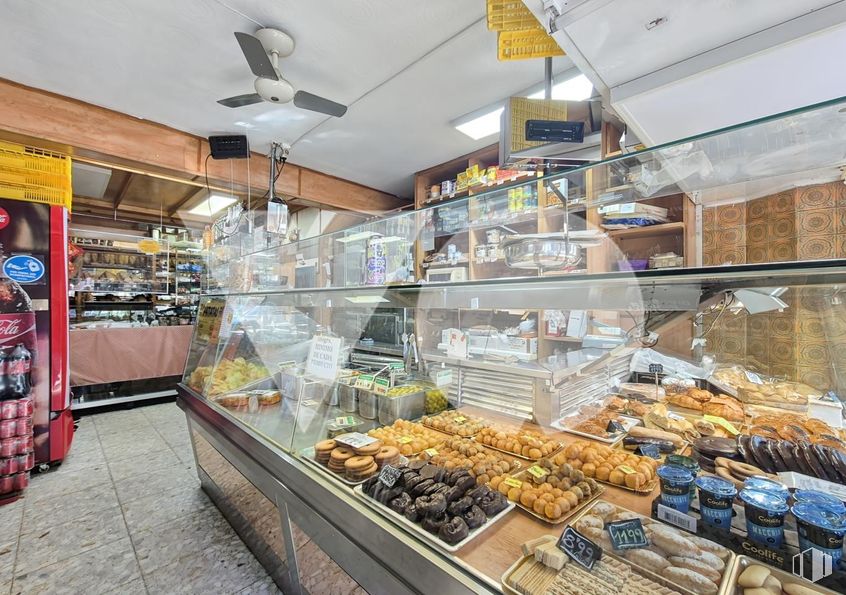 Retail for sale at Calle Melchor Fernández Almagro, Fuencarral - El Pardo, Madrid, 28029 with ceiling fan, food, retail, bakery, ingredient, display case, shelf, convenience store, bread and market around