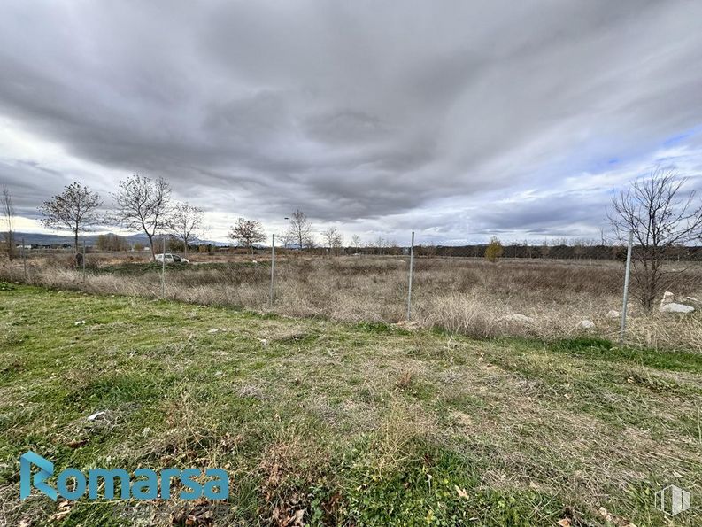 Suelo en venta en Calle Hoyo de Pinares, Ávila, 05002 con nube, cielo, planta, árbol, valla, paisaje natural, lote de terreno, hierba, llano y pradera alrededor