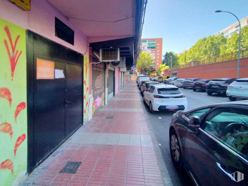 Local en alquiler y venta en Plaza Príncipes de España, Alcorcón, Madrid, 28924 con coche, neumático, rueda, vehículo terrestre, vehículo, durante el día, iluminación del automóvil, edificio, infraestructura y planta alrededor