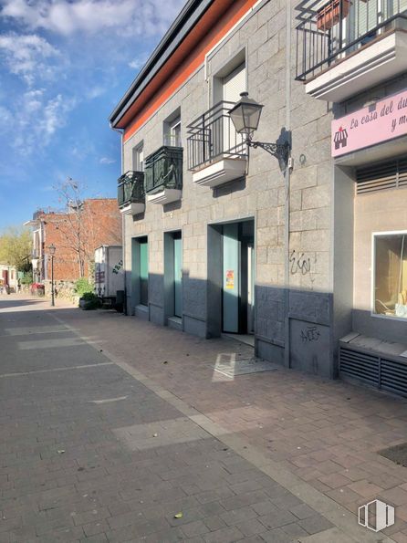 Retail for sale at Calle Ventanilla, 5, Colmenarejo, Madrid, 28270 with building, cloud, sky, window, road surface, asphalt, urban design, residential area, real estate and facade around