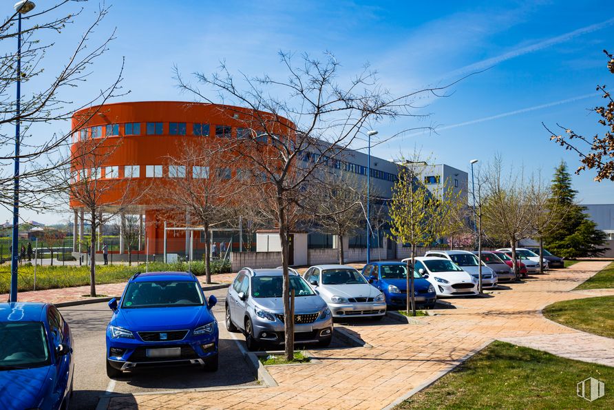 Nave en alquiler en Calle Margarita Salas, 6, Leganés, Madrid, 28919 con coche, edificio, luz de estacionamiento, cielo, planta, vehículo terrestre, rueda, vehículo, nube y neumático alrededor