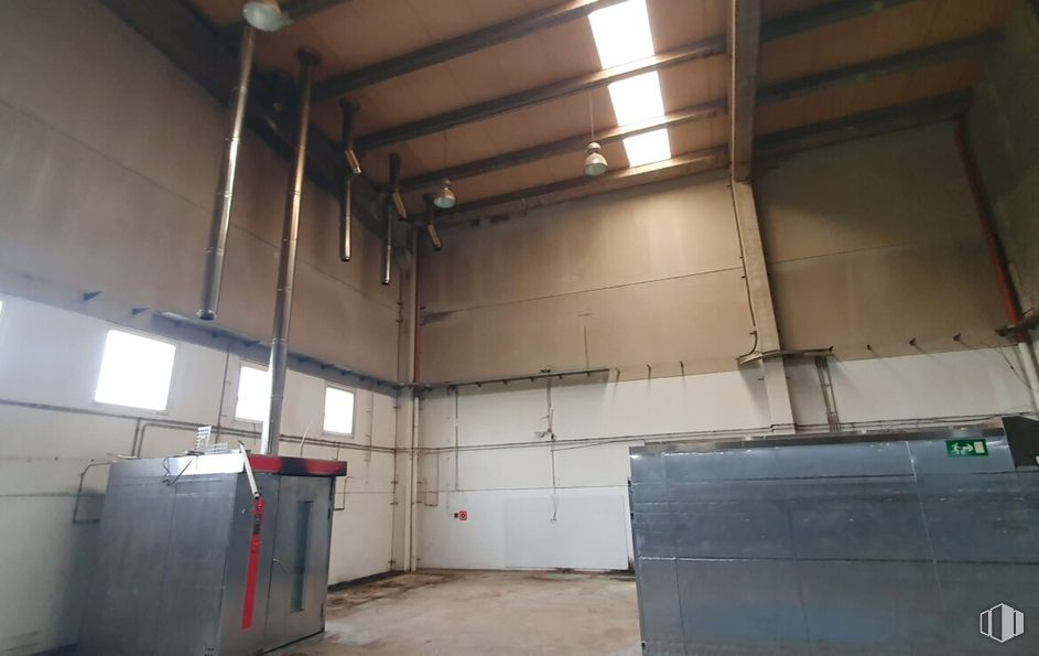 Industrial for sale at Calle Cava, Torrelaguna, Madrid, 28180 with ceiling, flooring, floor, metal, building material, hall, steel, daylighting, electrical supply and pipe around