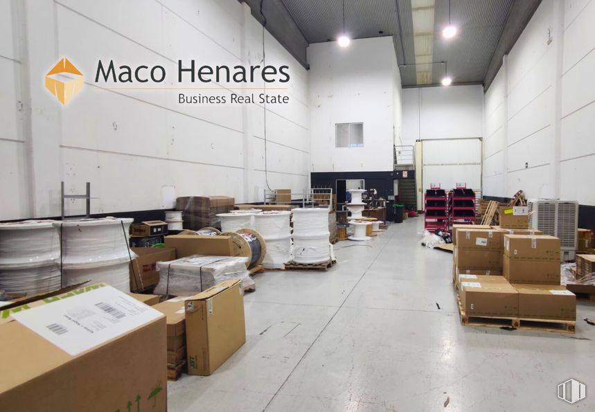 Industrial for rent at Zona industrial Inbisa, Alcalá de Henares, Madrid, 28802 with shipping box, box, floor, warehouse, cardboard packaging, inventory, cardboard, package delivery, packaging and labeling and packing materials around