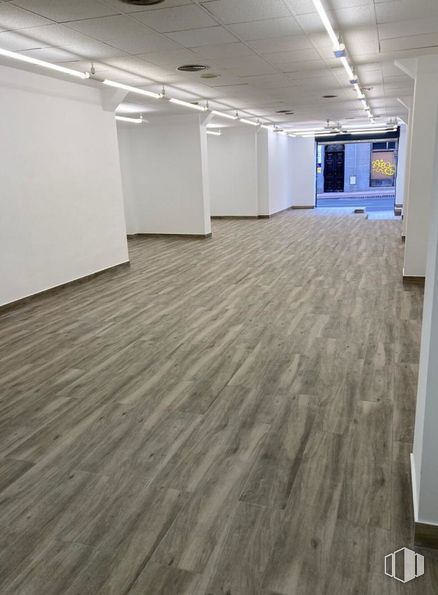 Local en venta en Zona centro, Cuenca, 16003 con madera, suelos, hall, suelo, suelo laminado, madera dura, evento, tinte para madera, suelos de madera y techo alrededor