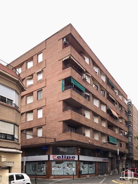 Retail for sale & for rent at Calle Santa Leocadia, 3, Talavera de la Reina, Toledo, 45600 with building, car, sky, property, window, wheel, tire, vehicle, tower block and urban design around