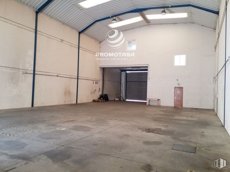 Industrial for rent at Calle Cobre, Loeches, Madrid, 28890 with door, window, warehouse, garage, parking and building material around