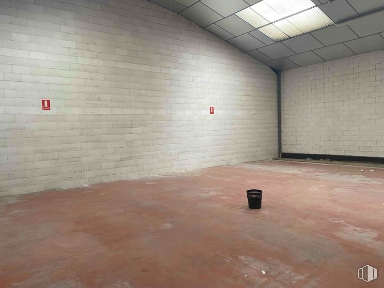 Industrial for sale at Zona Ajalvir, Ajalvir, Madrid, 28864 with light fixture, wood, flooring, floor, wall, brick, hall, tints and shades, composite material and concrete around