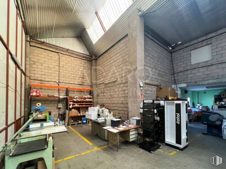 Nave en alquiler en Zona industrial Leganés, Leganés, Madrid, 28914 con mesa, suelos, suelo, madera, ingeniería, venta al por menor, máquina, neumático de automoción, diseño automovilístico y rueda alrededor