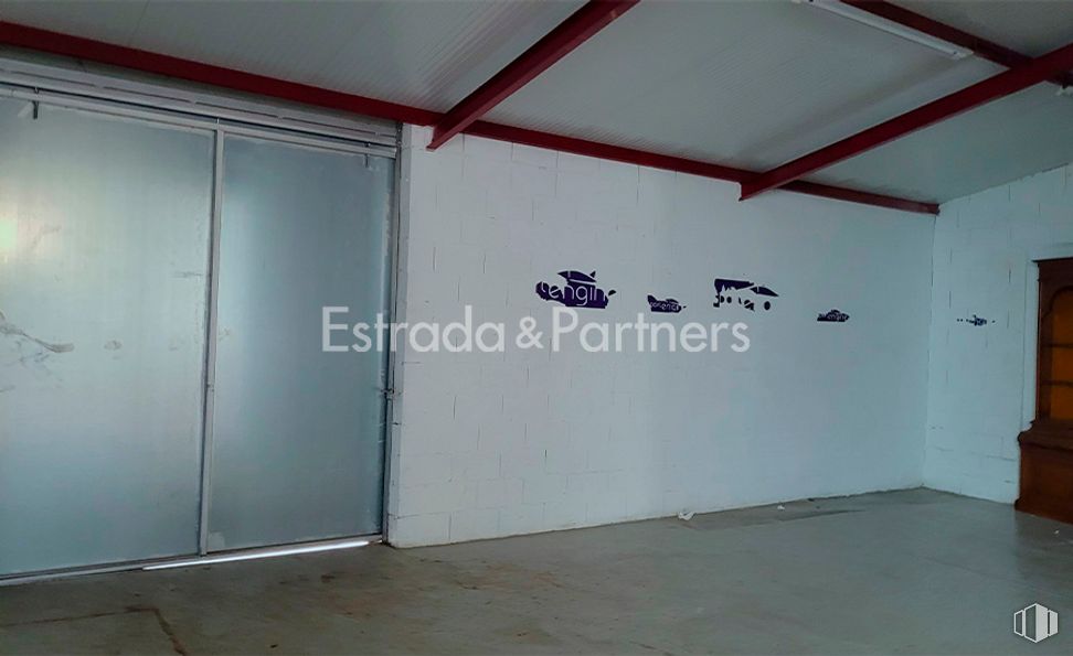 Nave en alquiler y venta en Calle Cámara de la Industria, Móstoles, Madrid, 28938 con accesorio, madera, suelos, edificio, techo, tintes y matices, fuente, sombra, material compuesto y arte alrededor