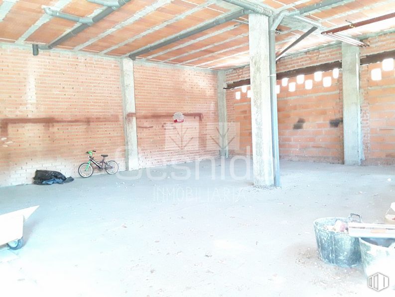 Retail for sale & for rent at Carretera Villacastin, 24, Segovia, 40006 with bicycle, building, wood, flooring, house, hall, floor, wheel, beam and brickwork around